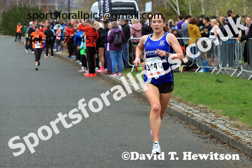 Senior Womens relay, 2026 Elswick Harriers Good Friday Road Relays and Young Athletes, Newburn,  Newcastle upon Tyne. Photo: David T. Hewitson/Sports for All Pics